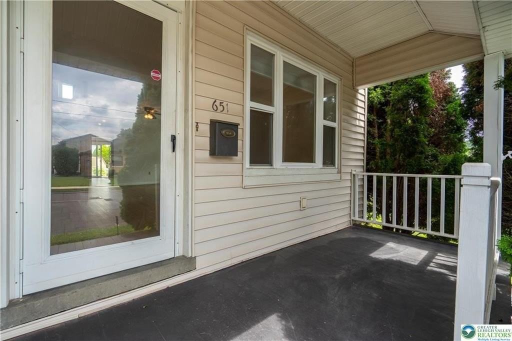 651 E Washington Ave - Photo 3 of 44