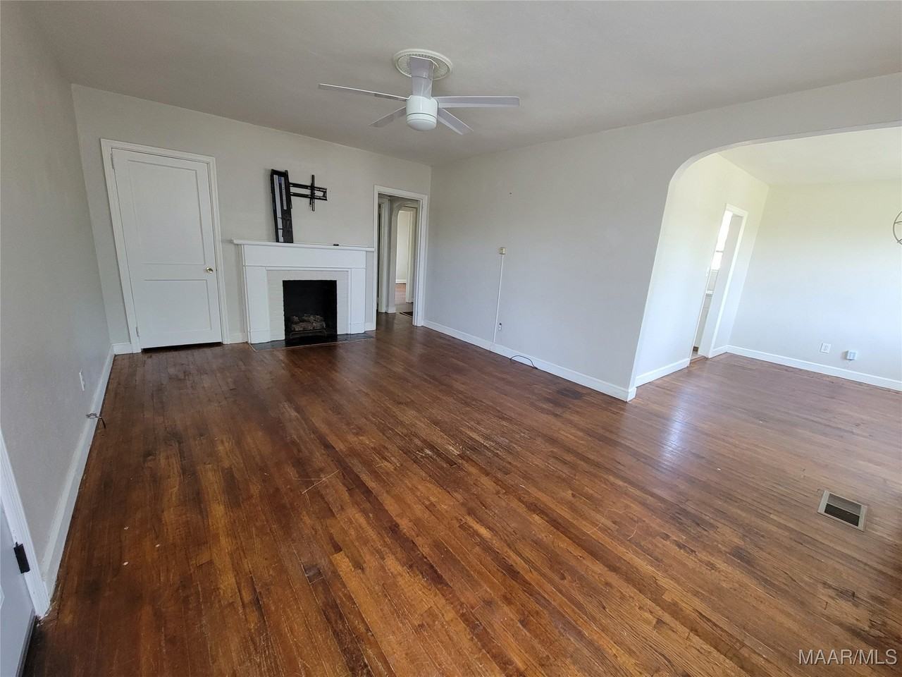 7 Calhoun Rd #B - Photo 3 of 9
