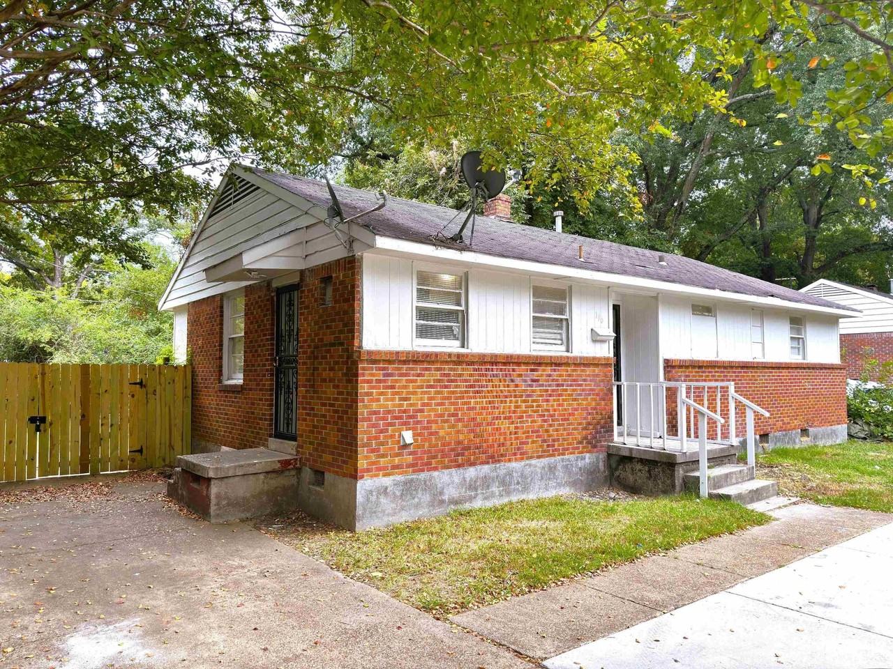 1106 Stratford Rd - Photo 2 of 20