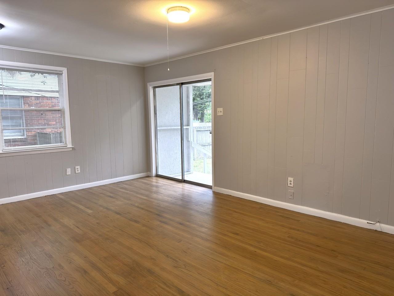 1106 Stratford Rd - Photo 4 of 20