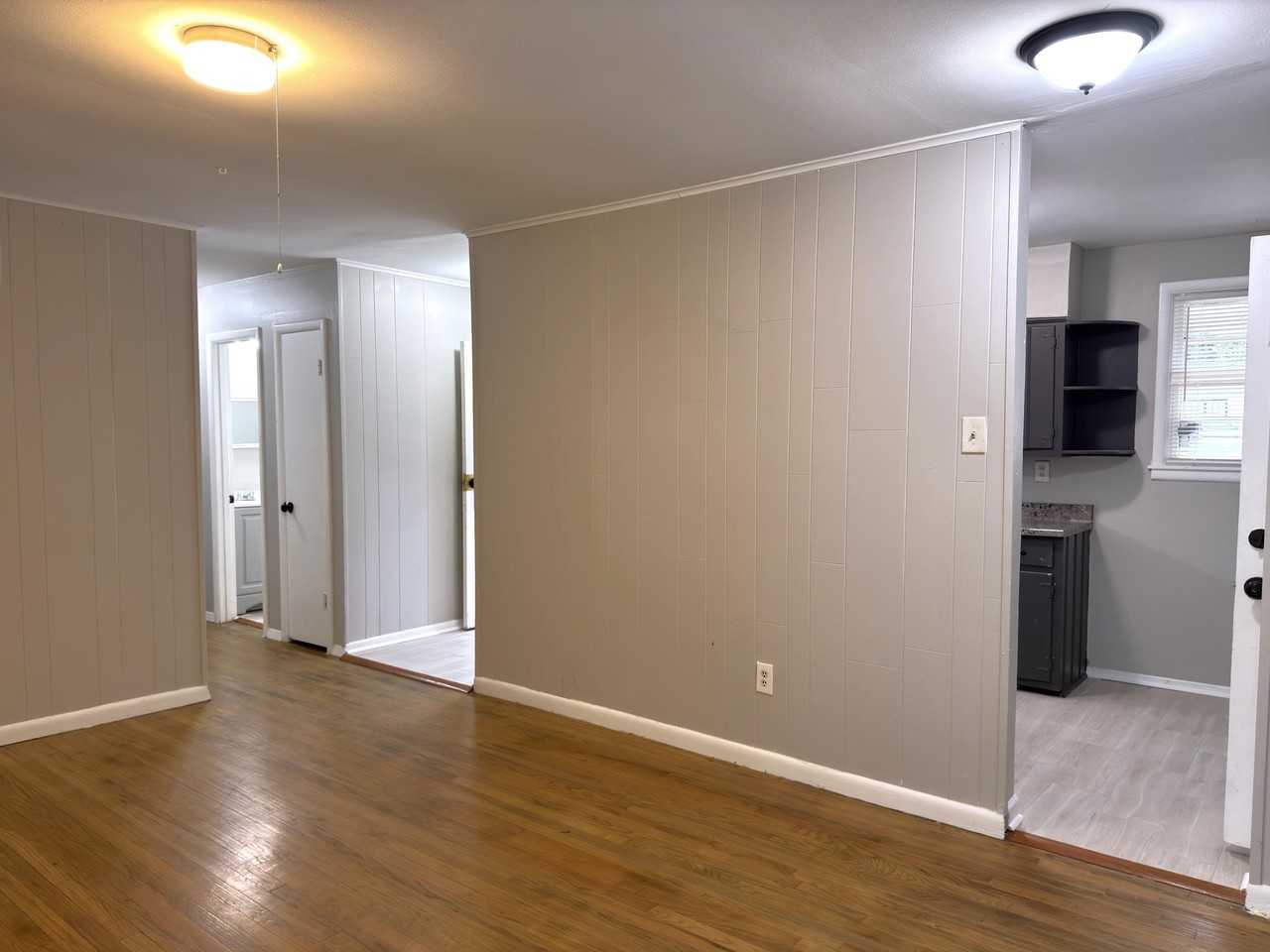 1106 Stratford Rd - Photo 5 of 20