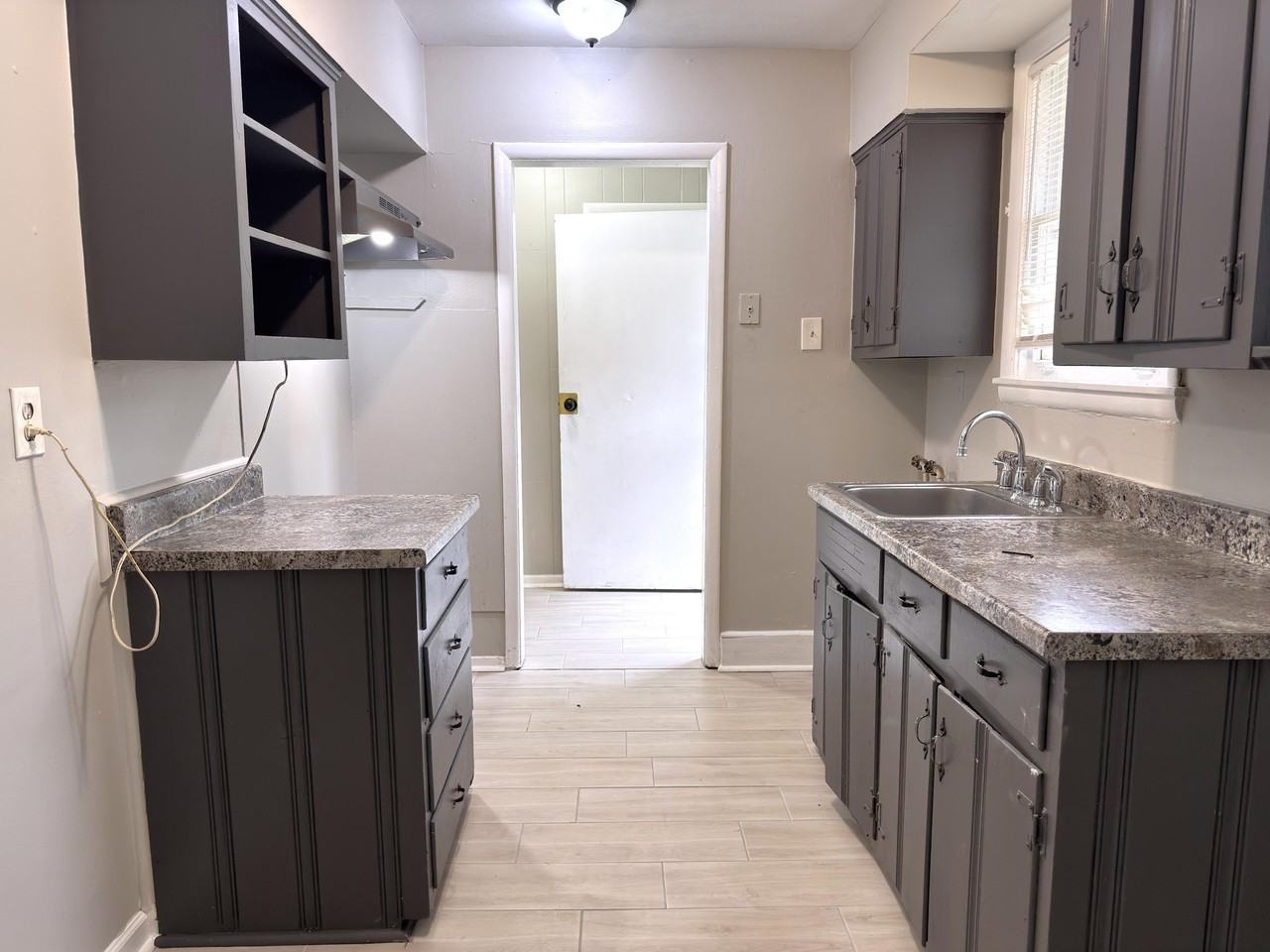 1106 Stratford Rd - Photo 6 of 20