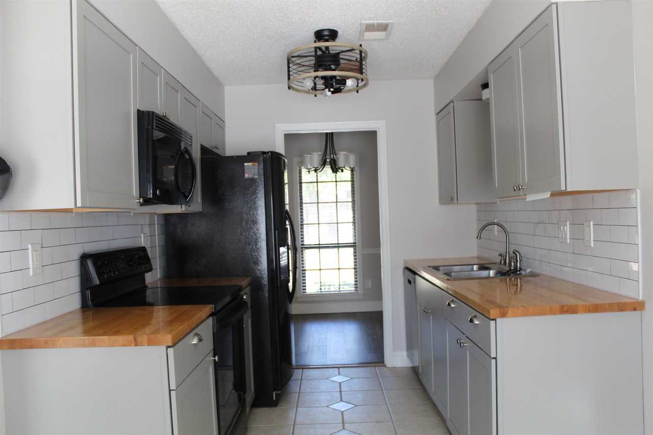 3100 Mary Elizabeth Dr - Photo 3 of 17