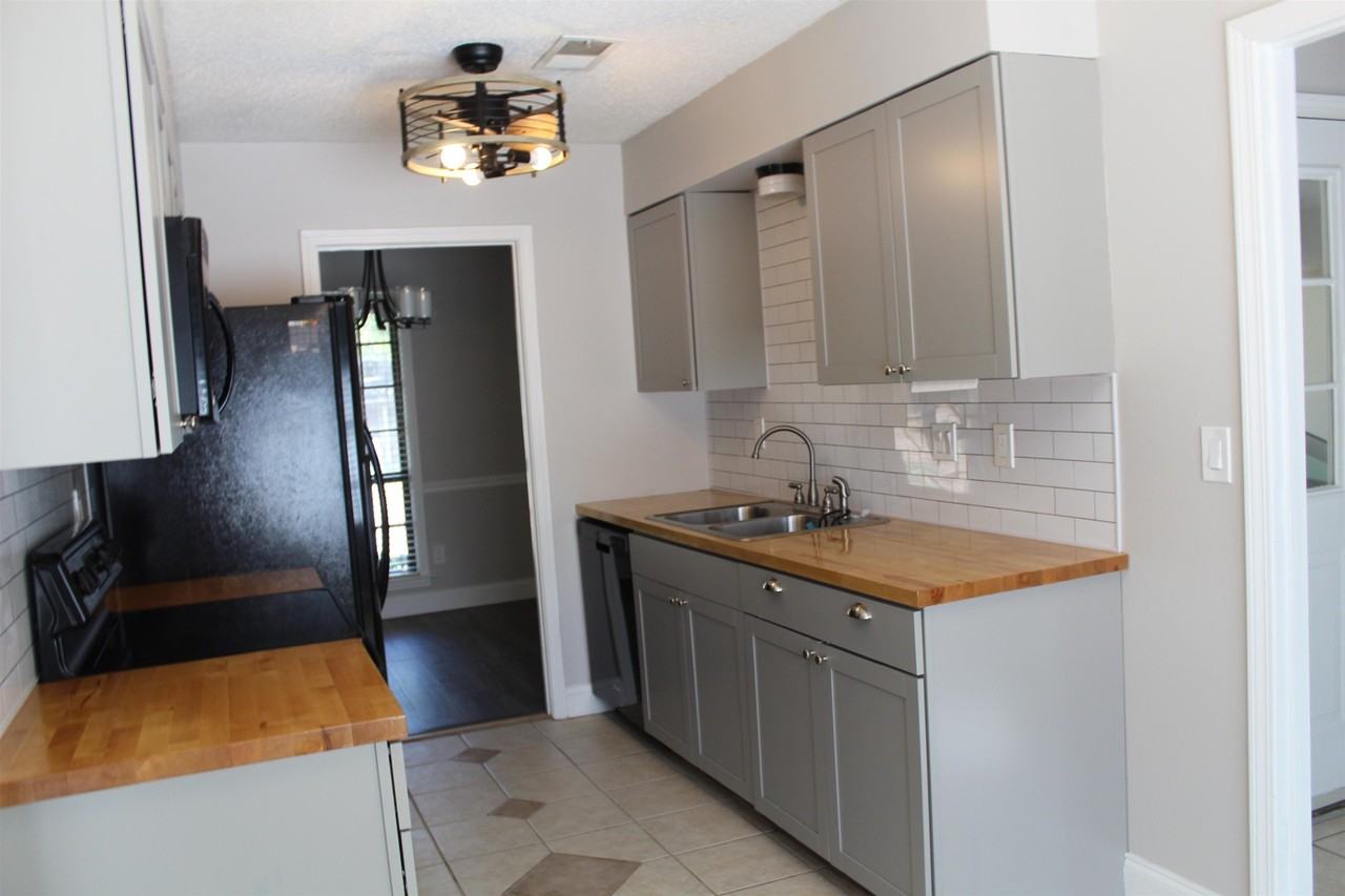 3100 Mary Elizabeth Dr - Photo 5 of 17