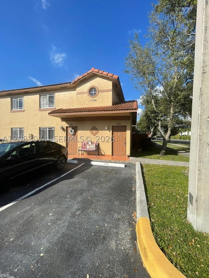 17346 Nw 74th Ave #201 - Photo 3 of 18