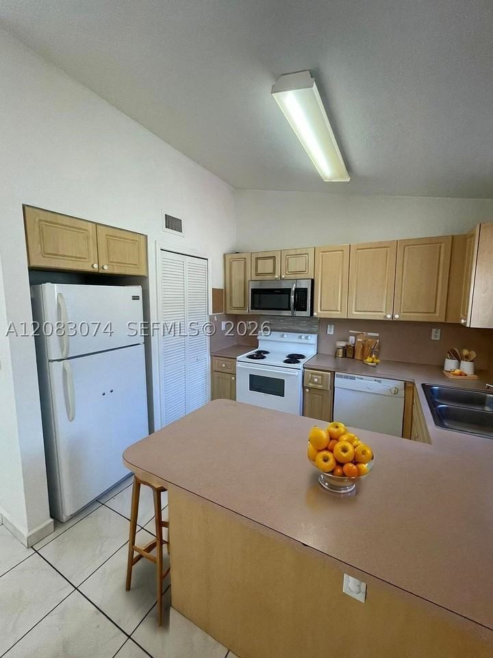 17346 Nw 74th Ave #201 - Photo 7 of 18