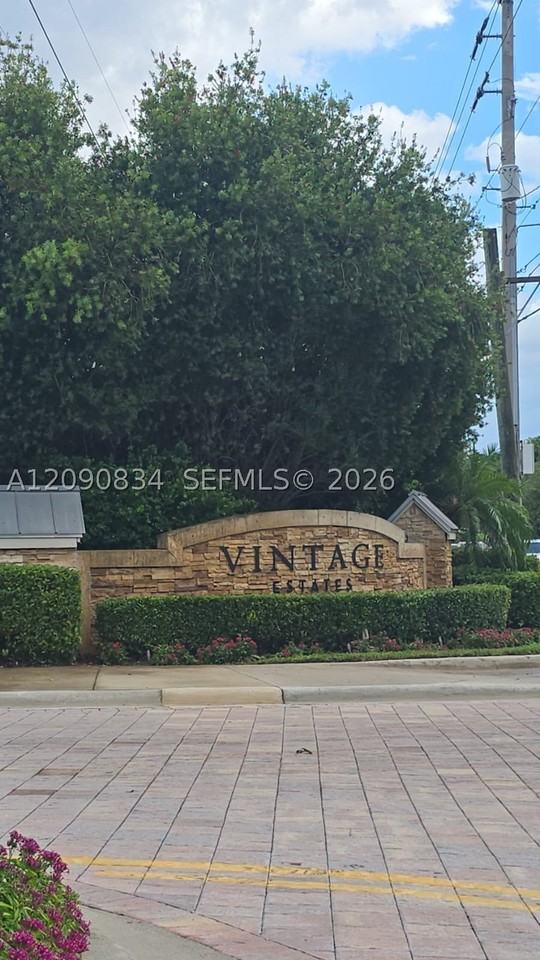 10433 Nw 70th Ln - Photo 2 of 27