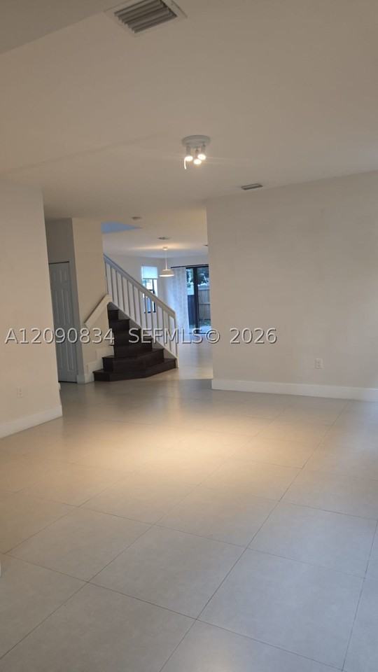 10433 Nw 70th Ln - Photo 3 of 27