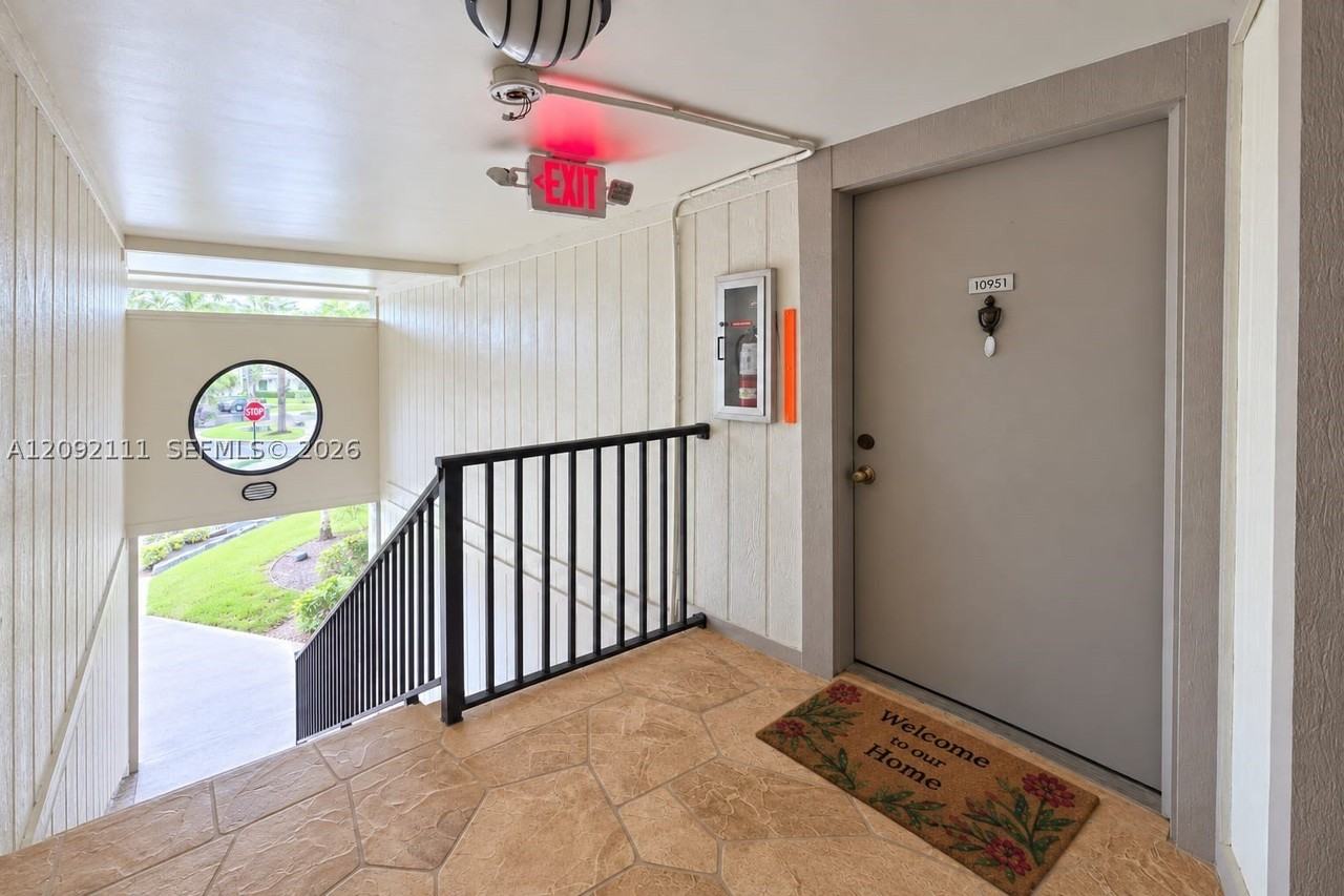 10951 W Clairmont Cir #209 - Photo 2 of 34