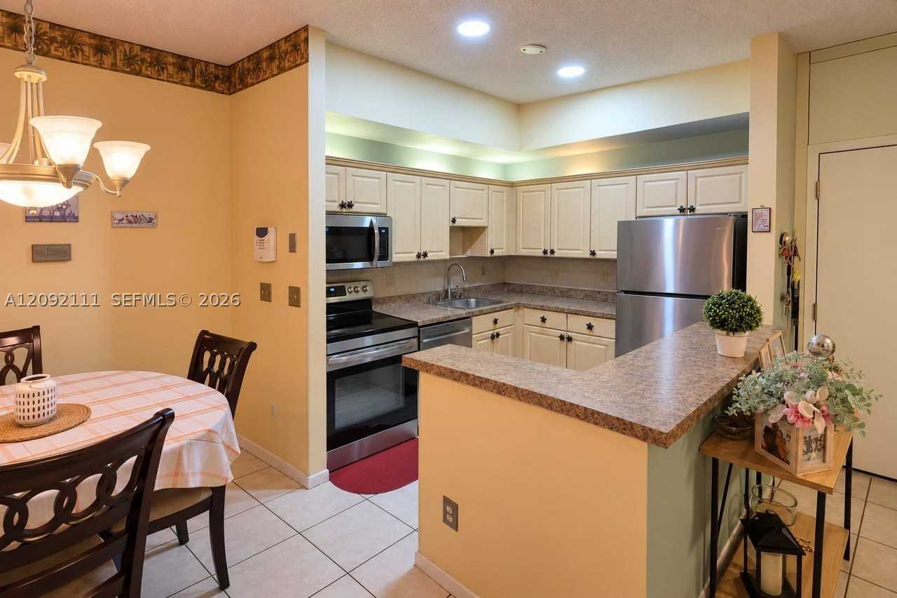 10951 W Clairmont Cir #209 - Photo 5 of 34