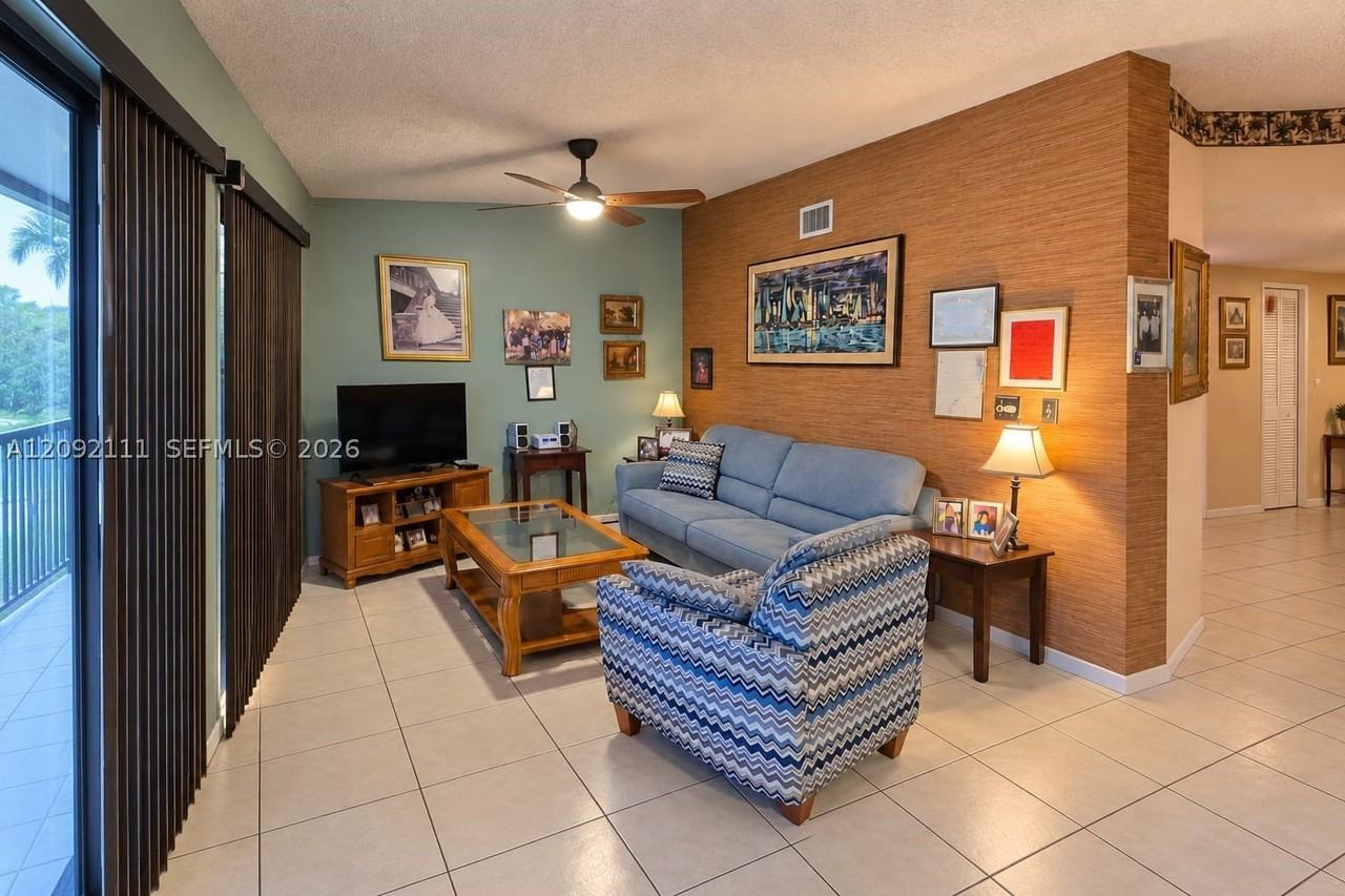 10951 W Clairmont Cir #209 - Photo 6 of 34