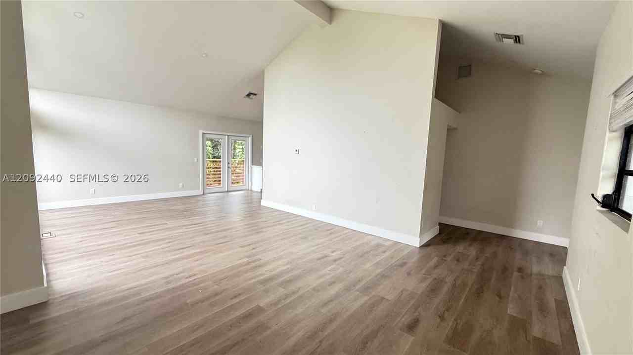 126 Ne 19th Ave #2 - Photo 4 of 18