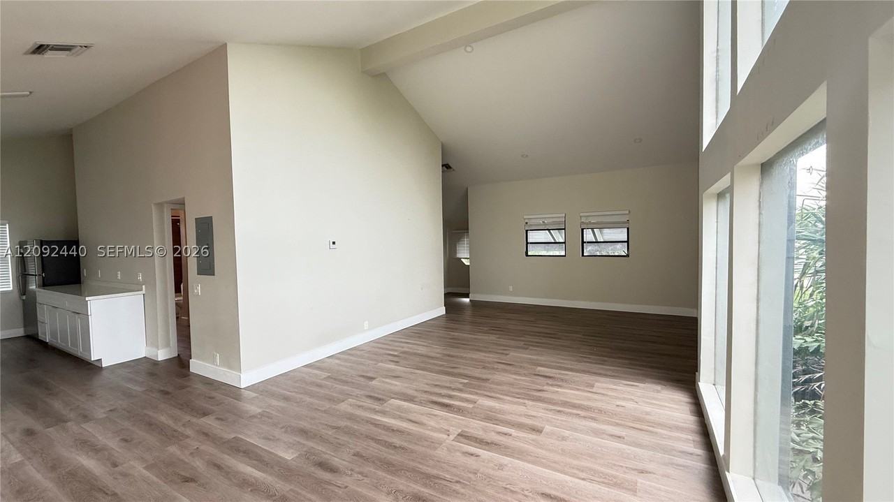 126 Ne 19th Ave #2 - Photo 5 of 18