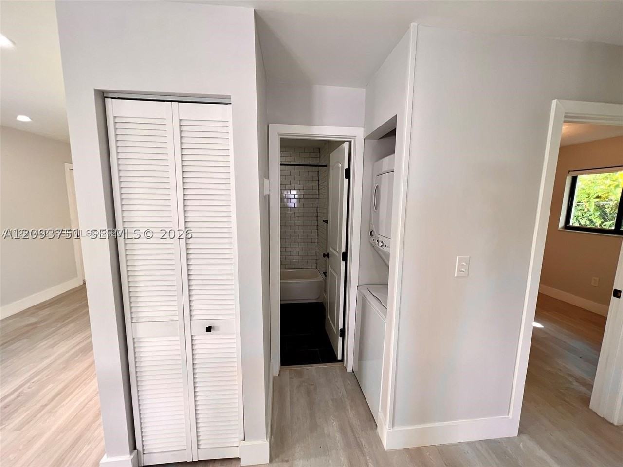 21 Nw 52nd St #1 - Photo 3 of 12