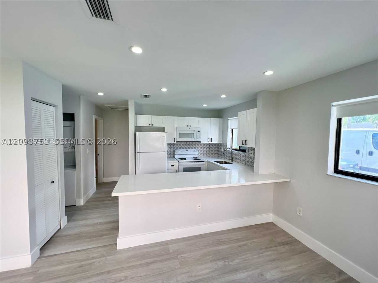 21 Nw 52nd St #1 - Photo 4 of 12