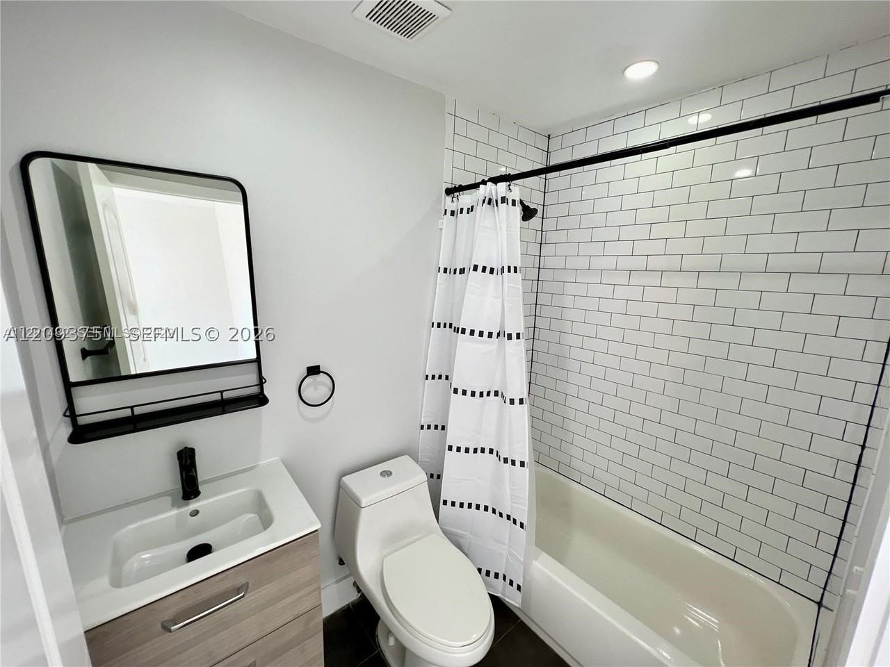 21 Nw 52nd St #1 - Photo 5 of 12