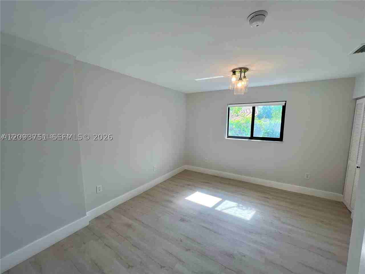 21 Nw 52nd St #1 - Photo 7 of 12