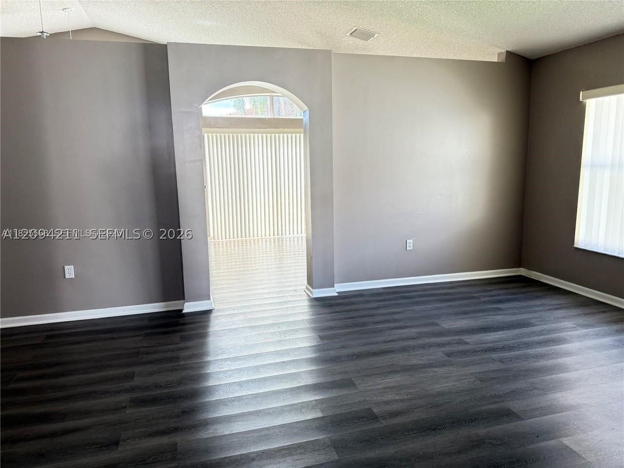 19030 Nw 54th Ave - Photo 7 of 17