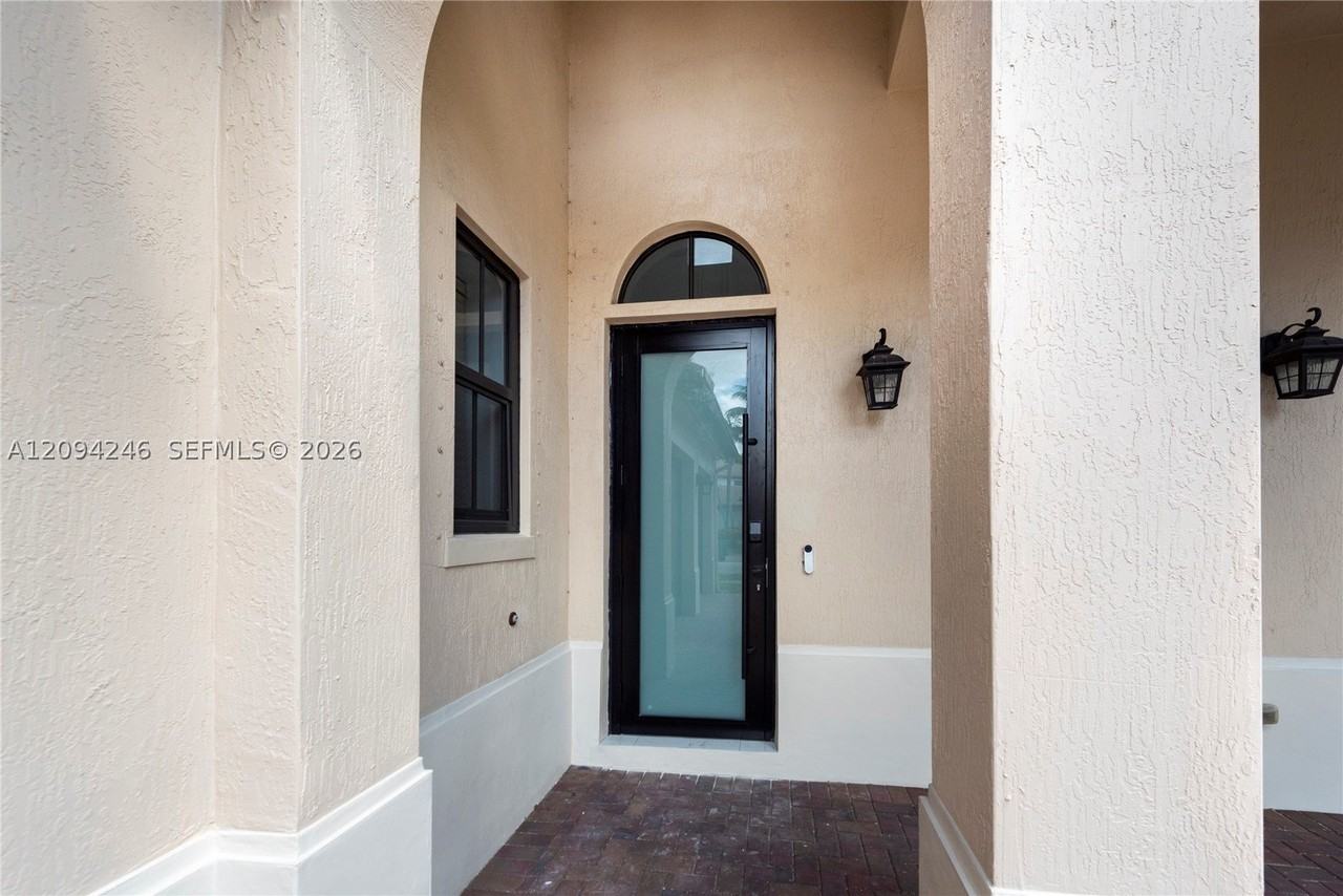 8513 Nw 41st St - Photo 3 of 29