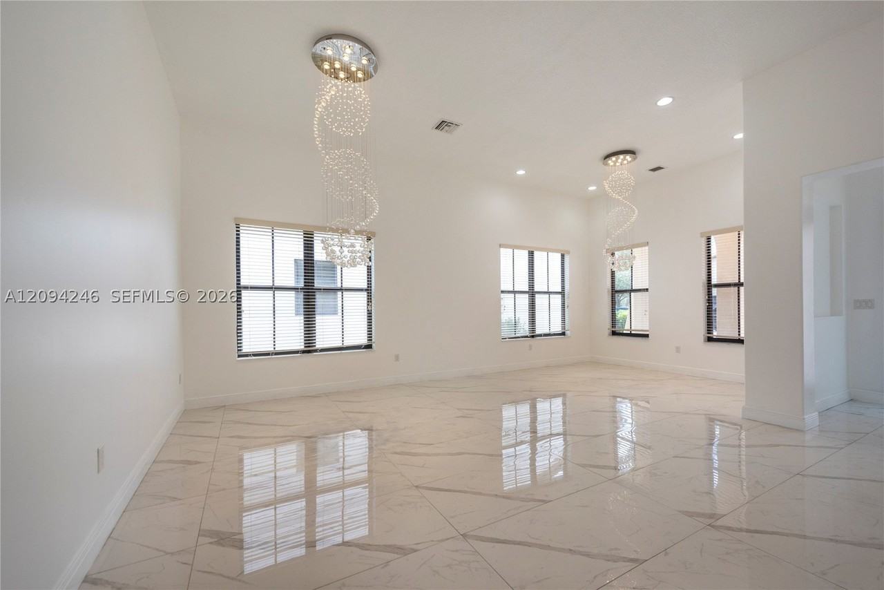 8513 Nw 41st St - Photo 5 of 29