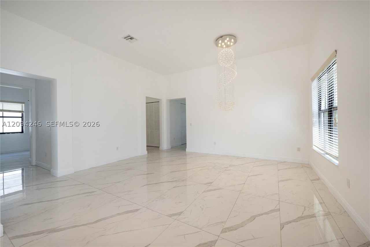8513 Nw 41st St - Photo 7 of 29