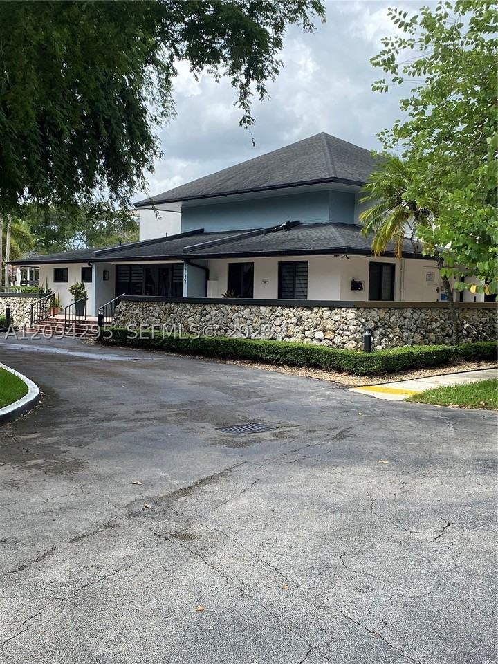 7727 Sw 86th St - Photo 2 of 14