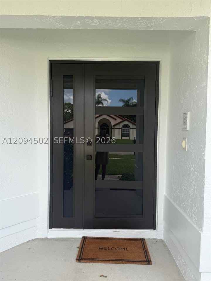 2444 Stonegate Dr - Photo 3 of 19