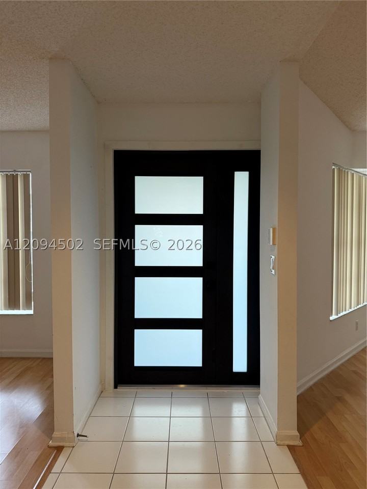 2444 Stonegate Dr - Photo 4 of 19