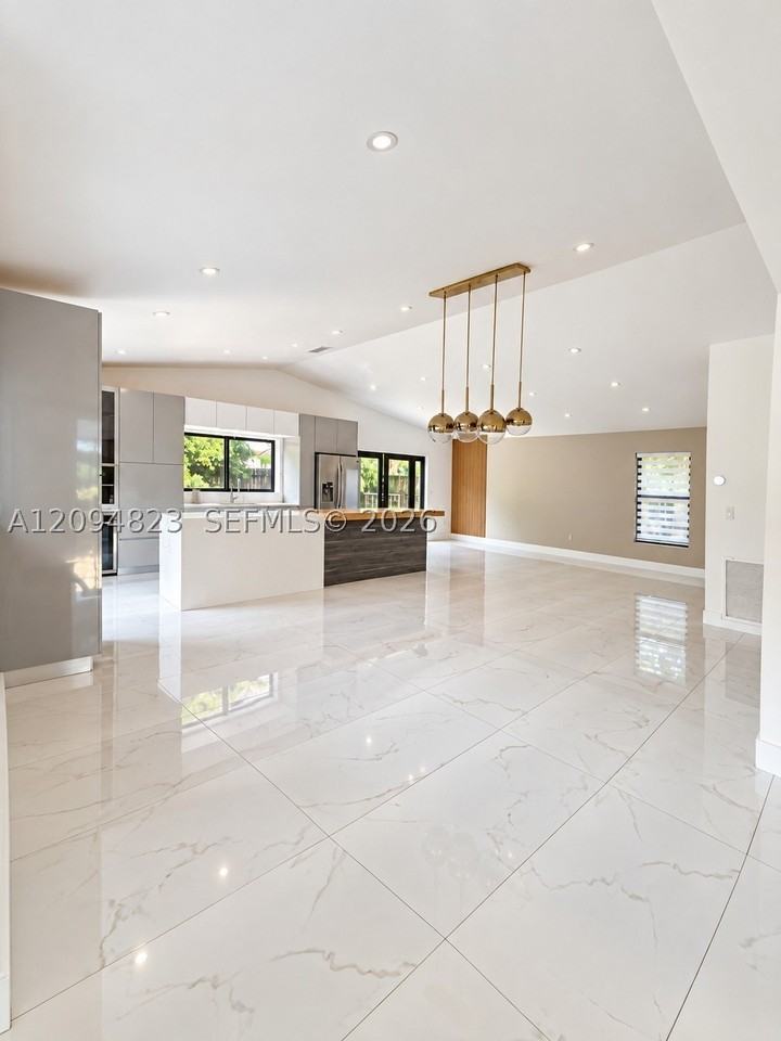 9211 Sw 122nd Ave - Photo 4 of 12