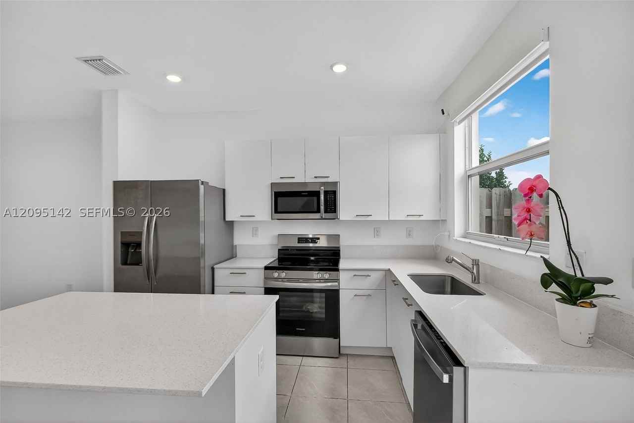 12221 Nw 24th Pl - Photo 6 of 50