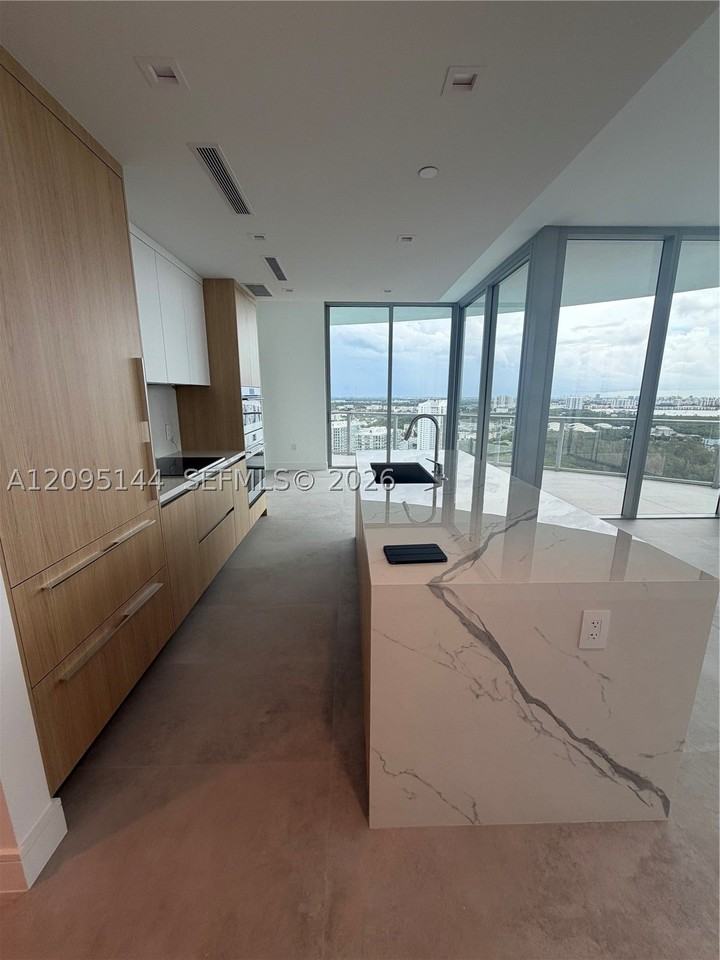 2411 Laguna Cir #2911