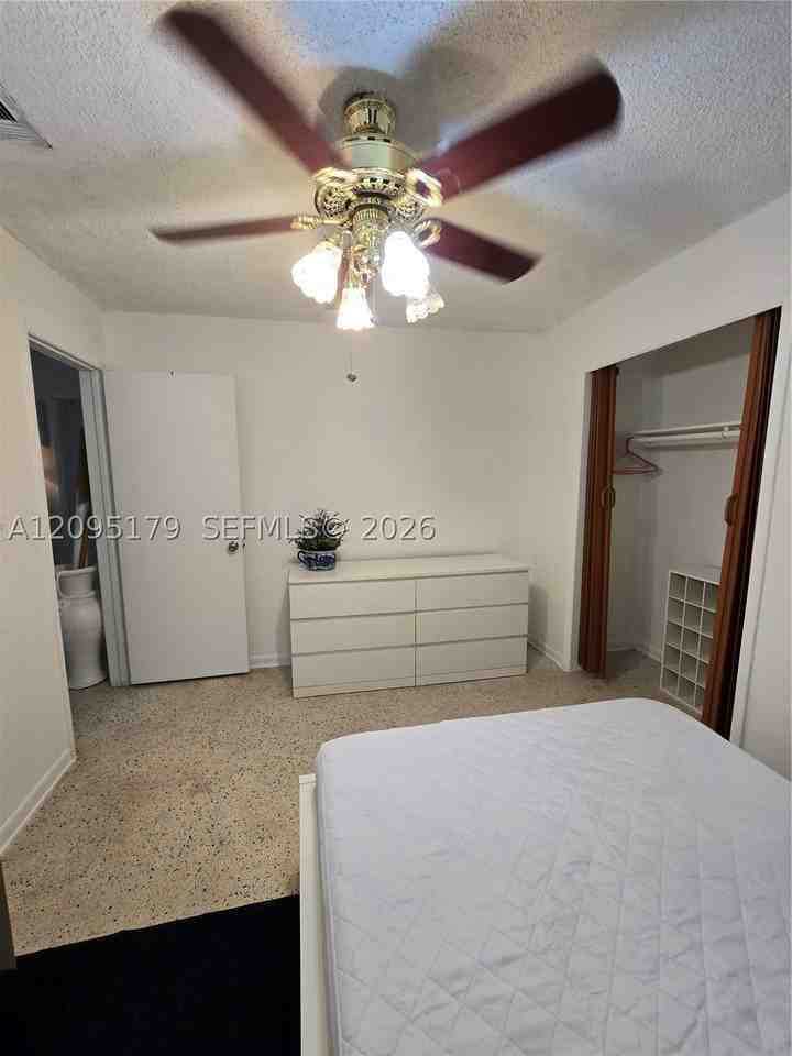 479 E 15th St #1 - Photo 3 of 5