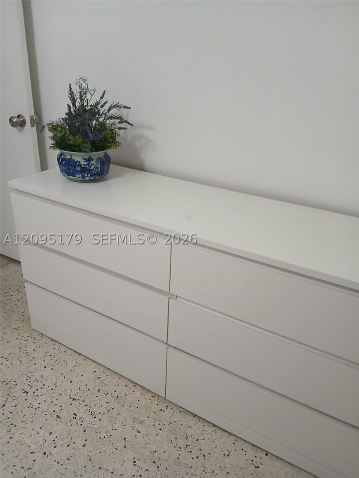 479 E 15th St #1 - Photo 4 of 5