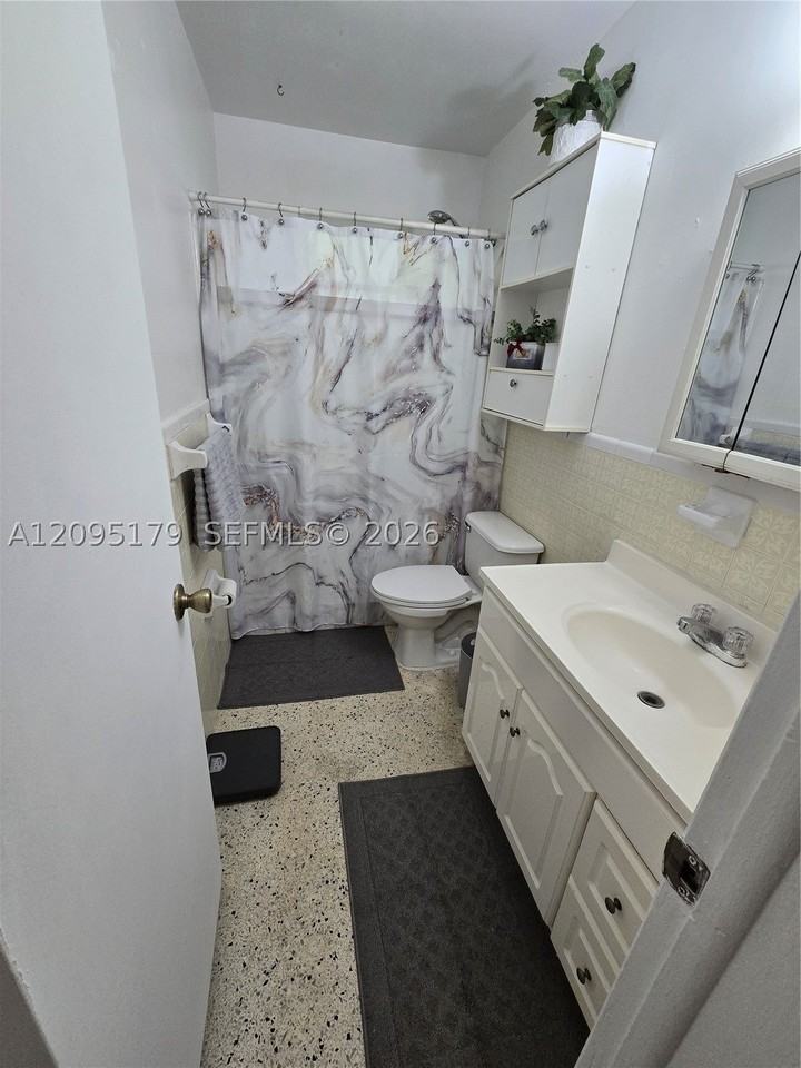 479 E 15th St #1 - Photo 5 of 5