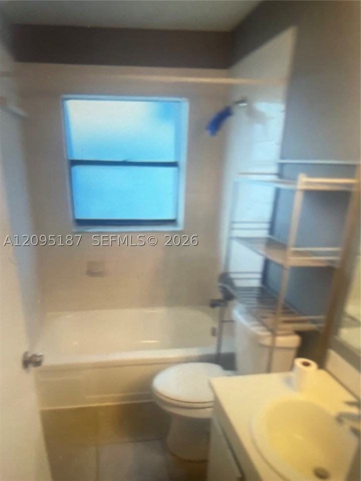 15334 Sunset Dr #9-23 - Photo 6 of 9