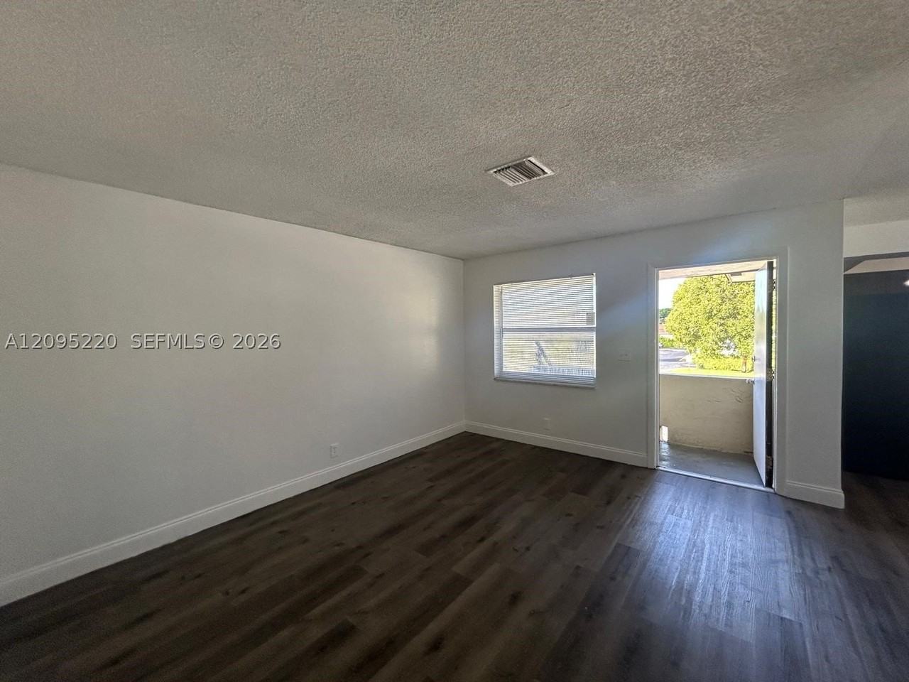 4117 Woodside Dr #2 - Photo 4 of 9