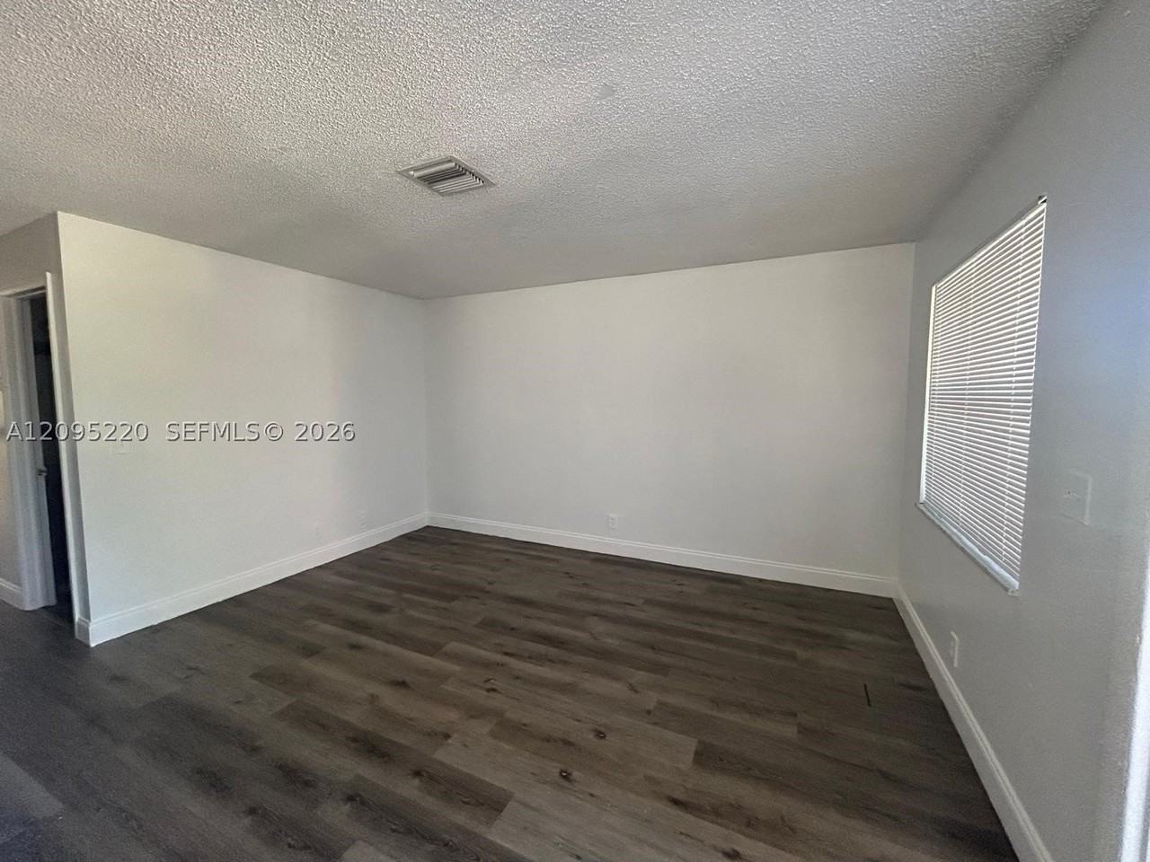 4117 Woodside Dr #2 - Photo 5 of 9