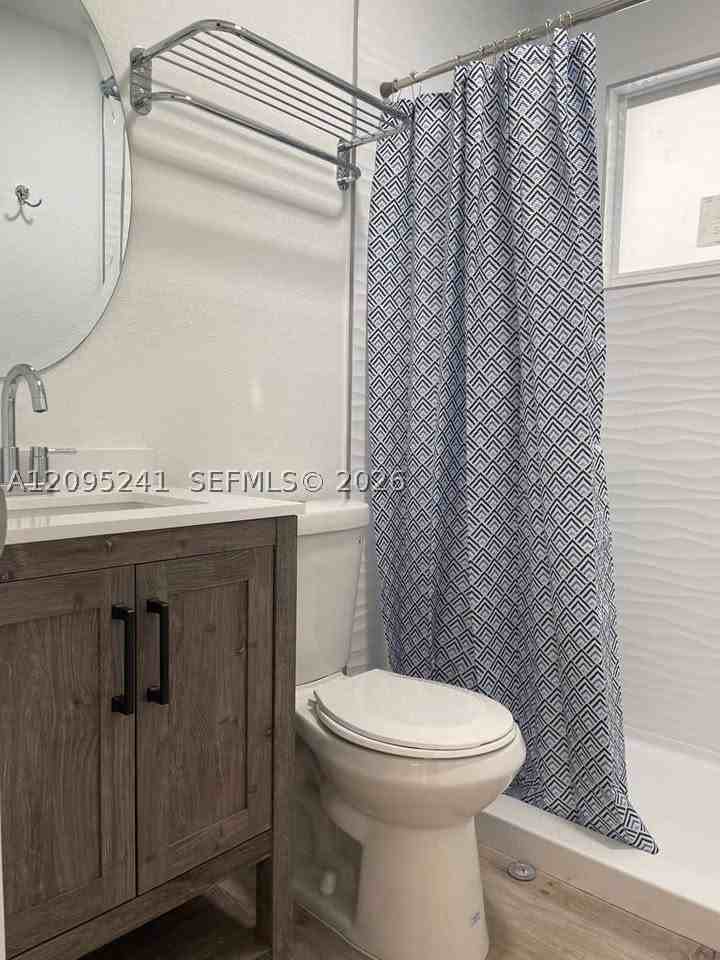 308 Nw 11th Ave #A - Photo 3 of 5