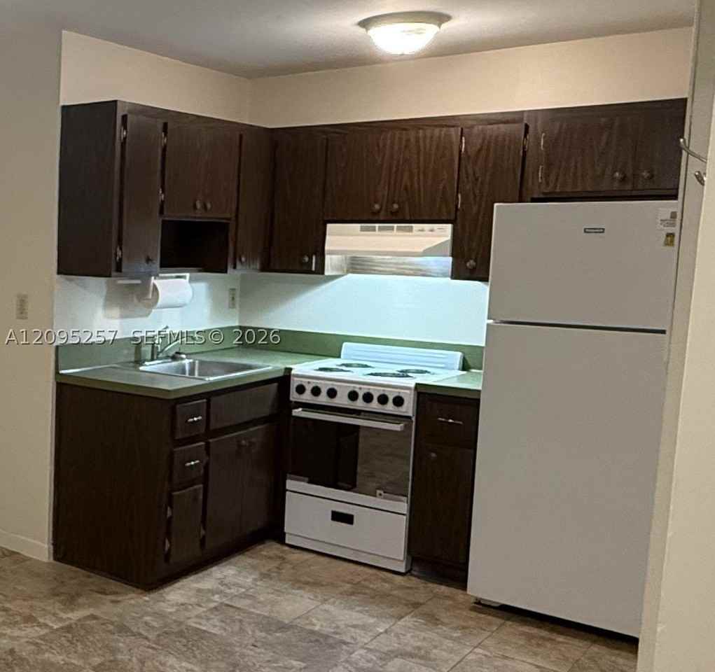 2400 Sw 42nd Ave #1-6 - Photo 2 of 10