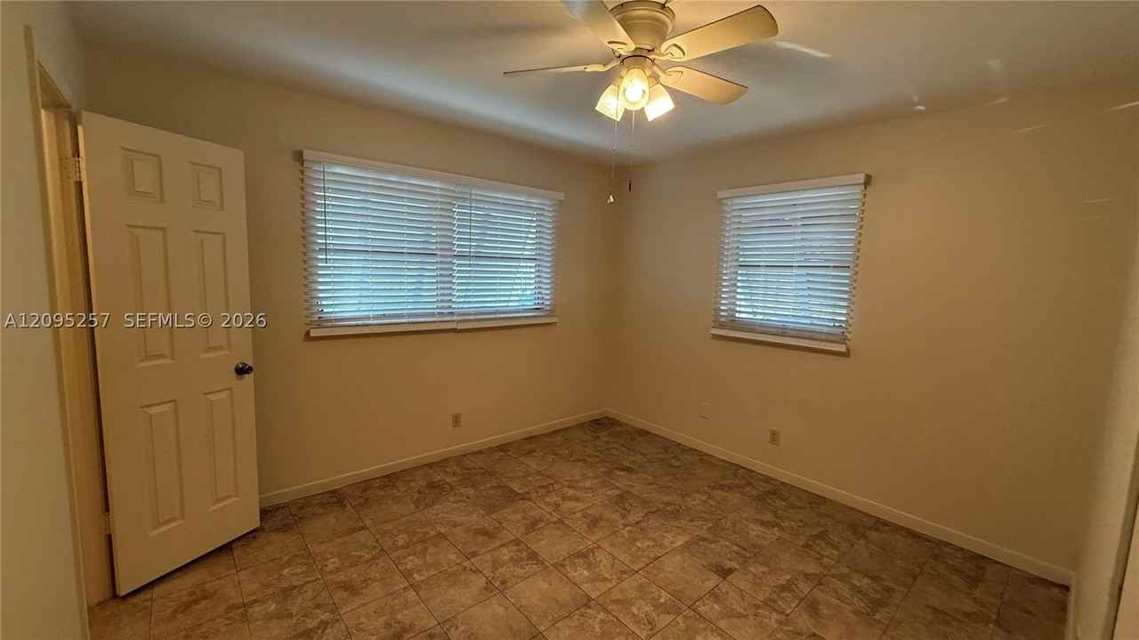 2400 Sw 42nd Ave #1-6 - Photo 6 of 10