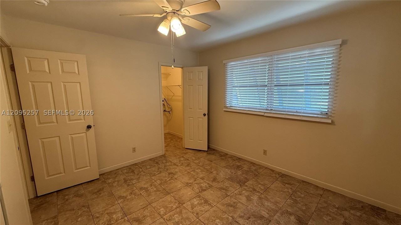 2400 Sw 42nd Ave #1-6 - Photo 7 of 10