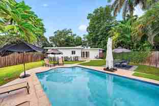 6015 Sw 32nd St - Photo 1 of 1