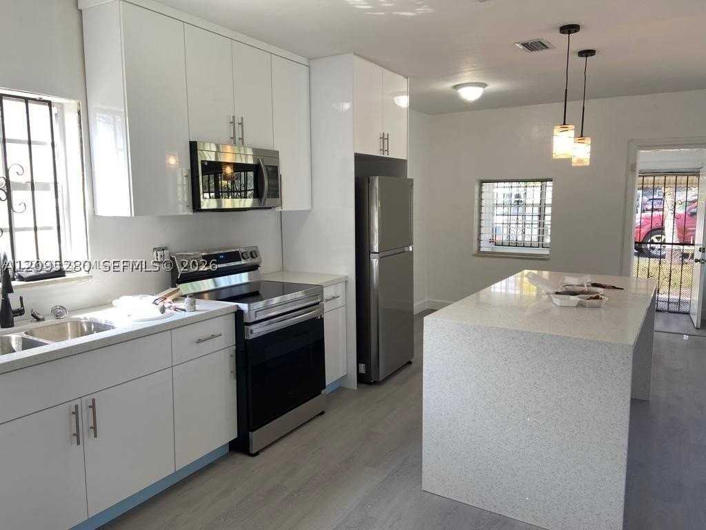 1840 Ne 174th St #1 - Photo 3 of 15