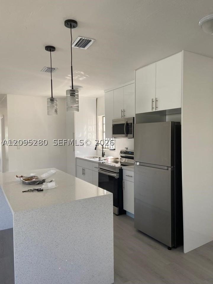 1840 Ne 174th St #1 - Photo 5 of 15