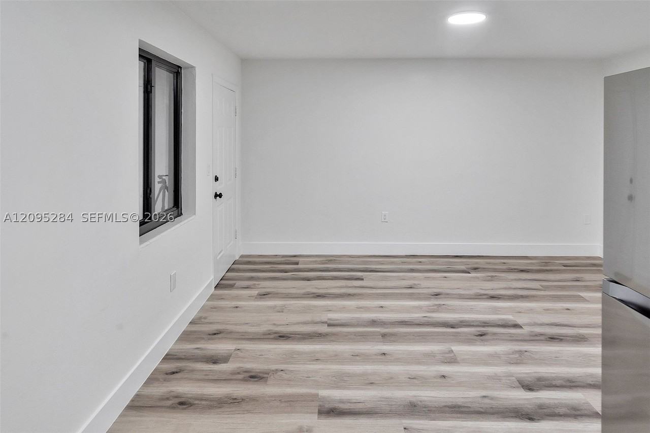 4037 Sw 65th Ave #13 - Photo 4 of 12