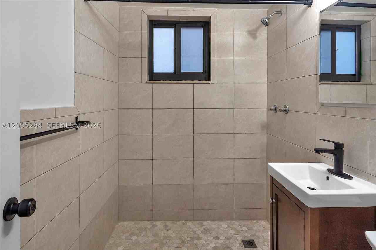 4037 Sw 65th Ave #13 - Photo 5 of 12