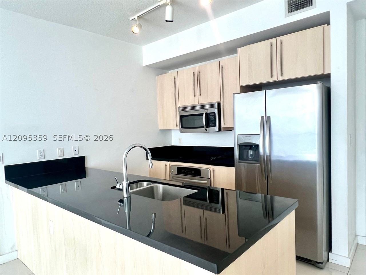 1111 Sw 1st Ave #2623 - Photo 4 of 27