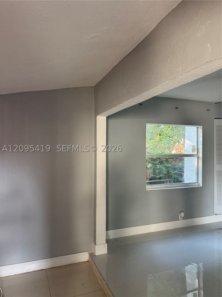 585 Ne 163rd St #1 - Photo 2 of 15