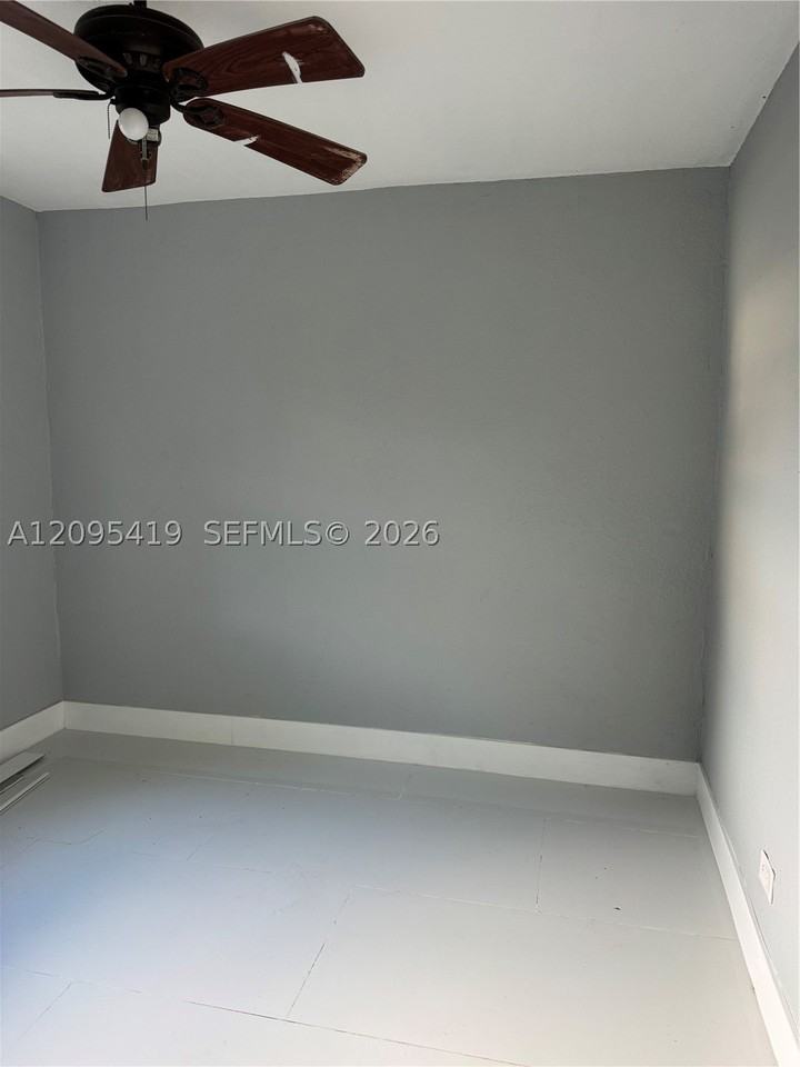 585 Ne 163rd St #1 - Photo 7 of 15