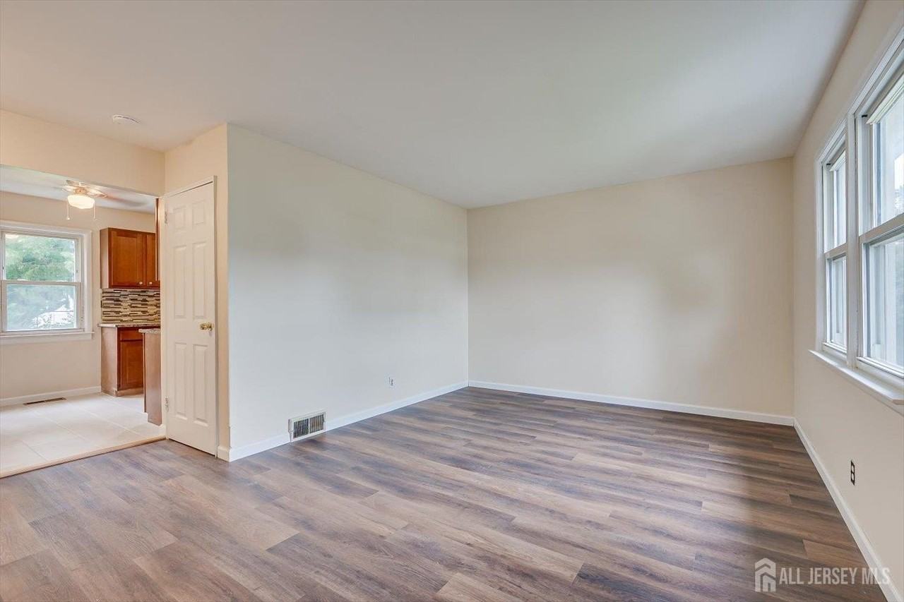 25 Ellwood Rd - Photo 4 of 23